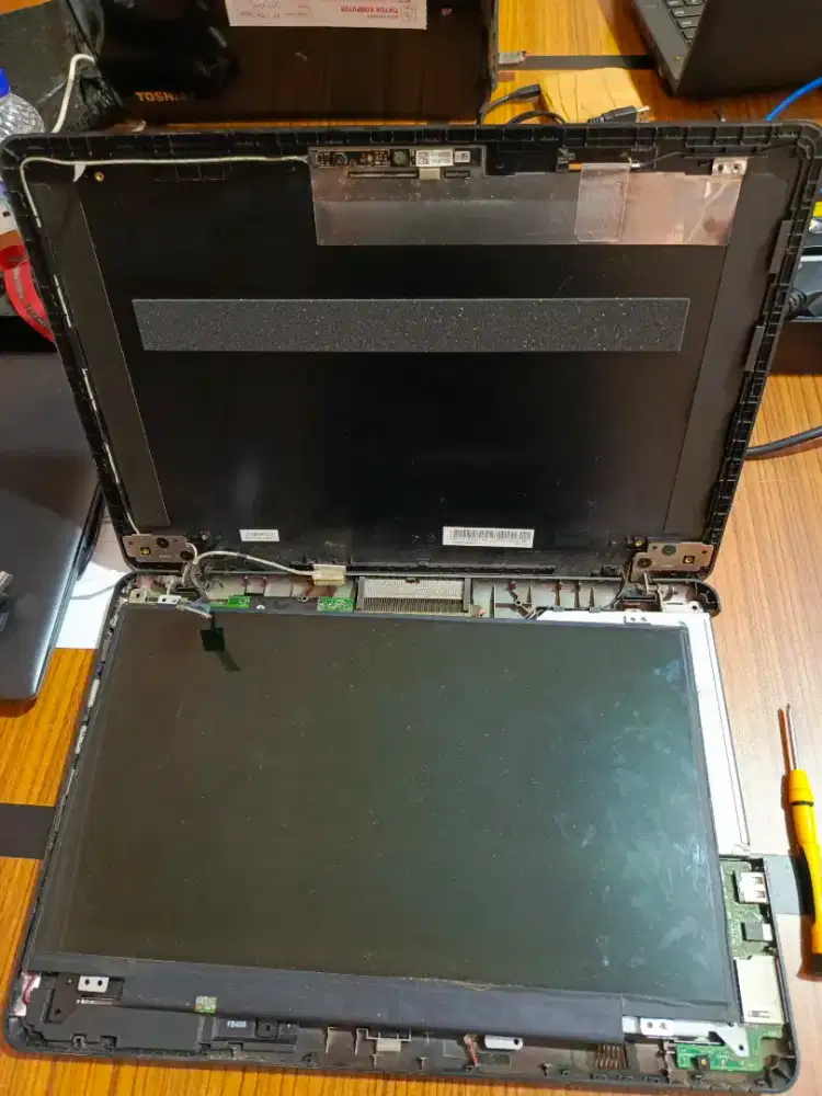 Menerima service layar & menganti layar