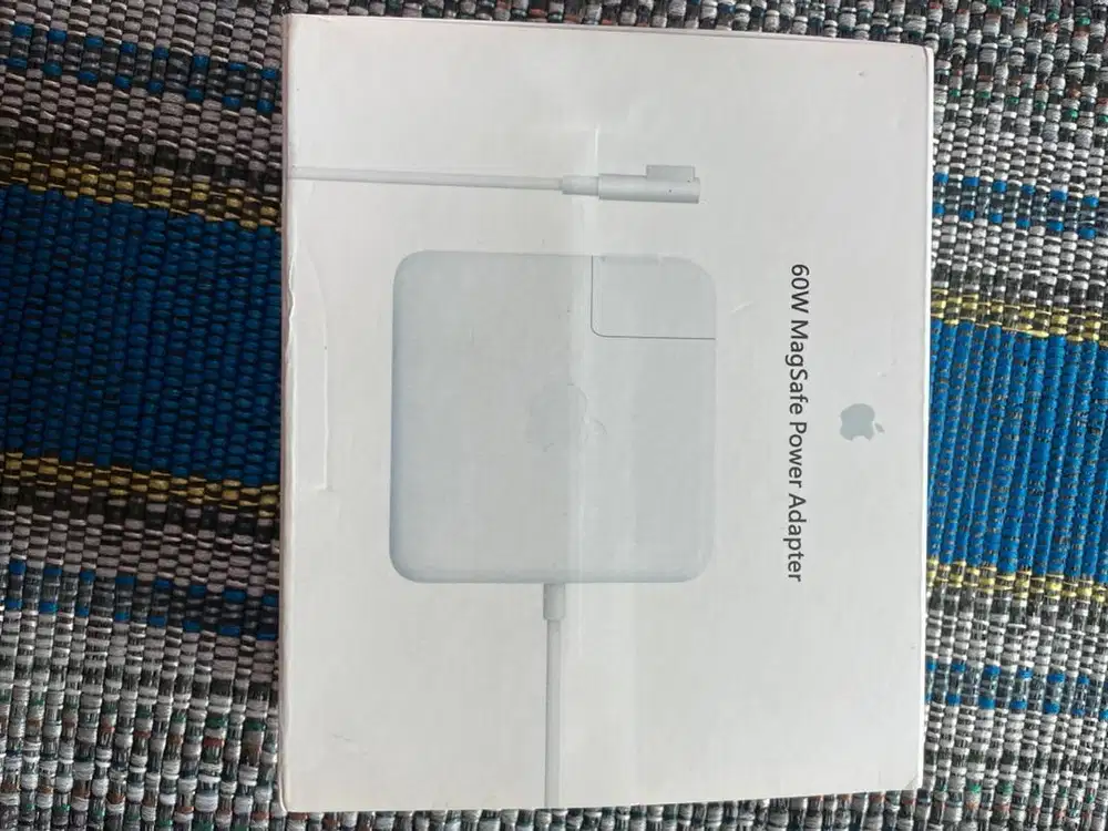 60watt Magsafe power adapter MacBook