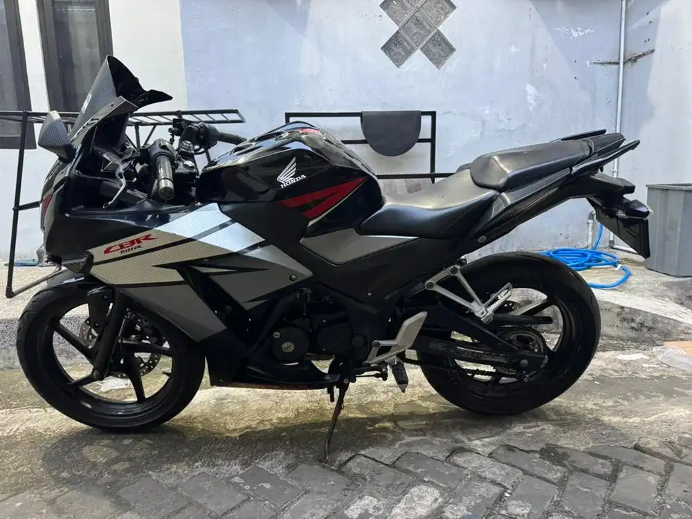 Honda CBR 150 thun 2016 pajak panjang mesin halus jozz siap gas gan.
