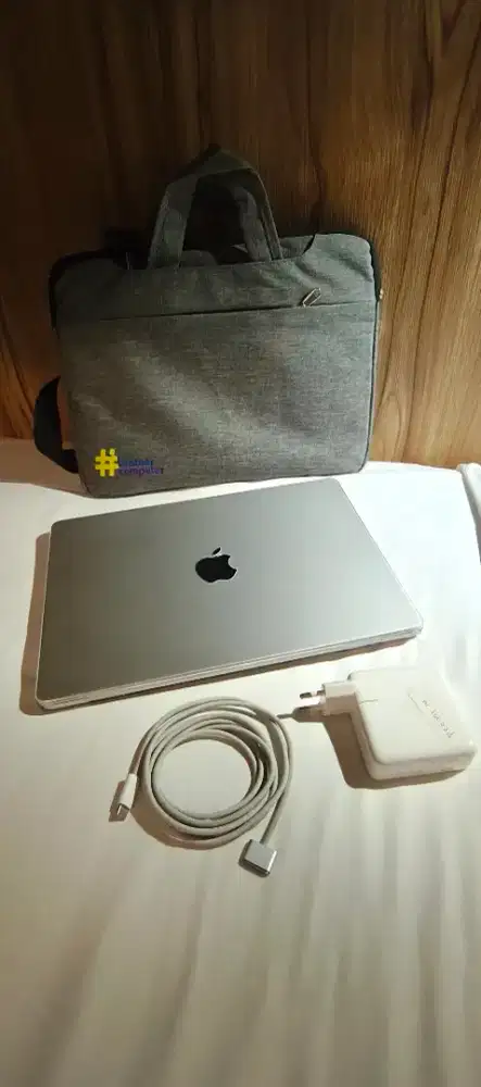 Macbook pro m1 pro 16/256 tahun 2021