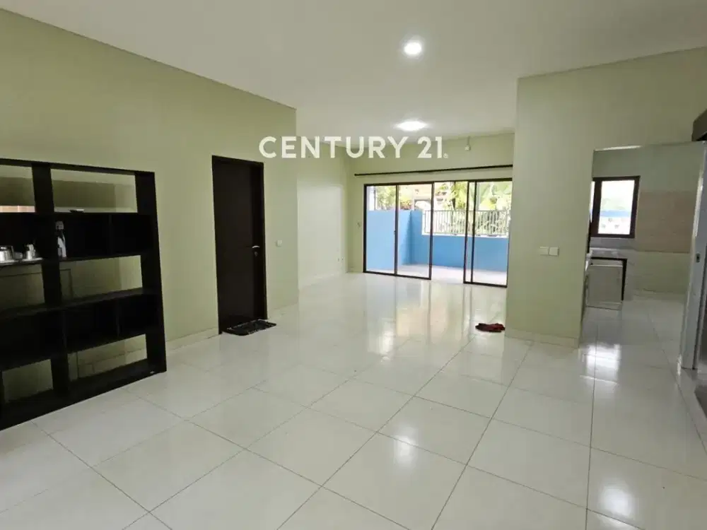 Rumah Eksklusif Cluster Cassia 2 LT JGC 2 AC Backyard Tertutup