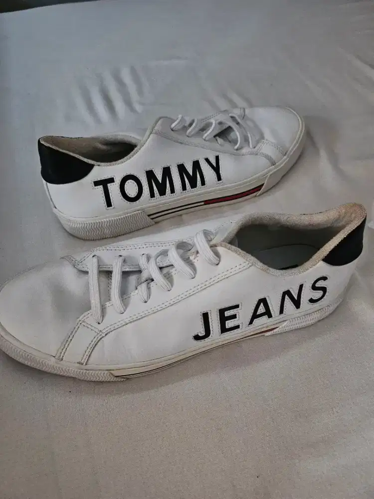 Sepatu Pria Tommy Hilfiger