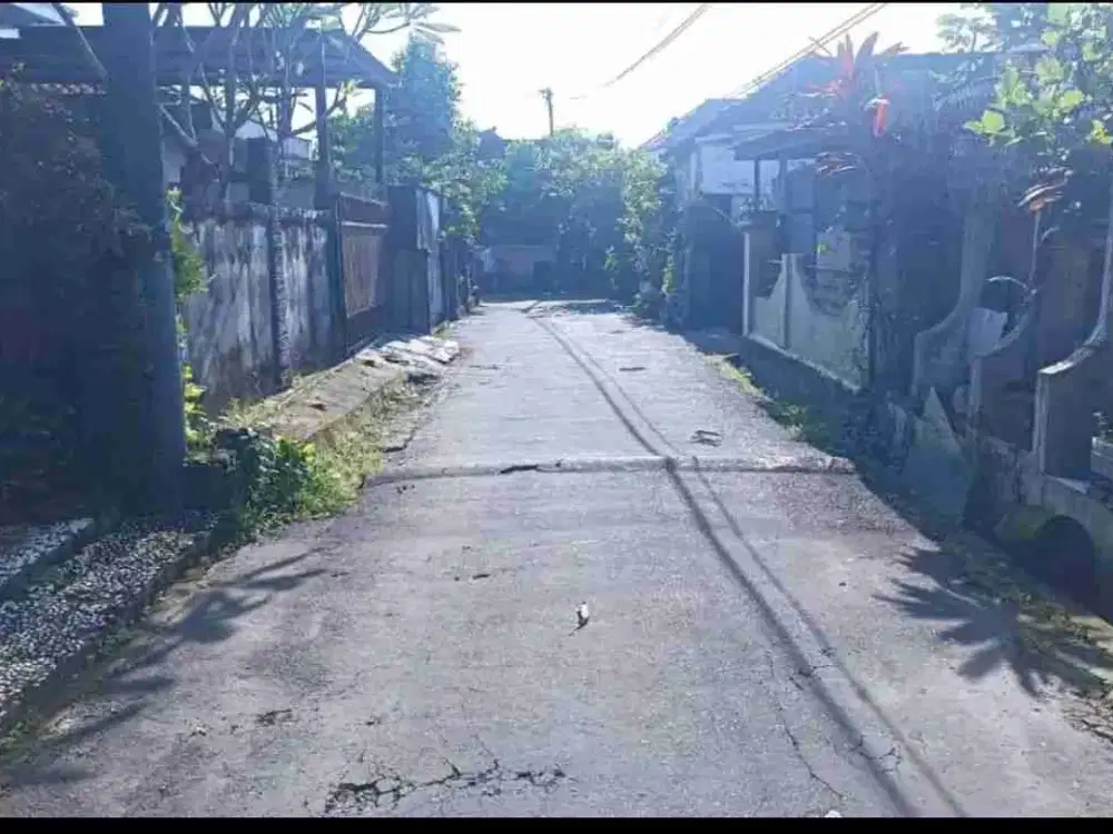 Jual Tanah + Bangunan Luas 225m² Zona Kuning Dekat Mall Living world Denpasar Utara