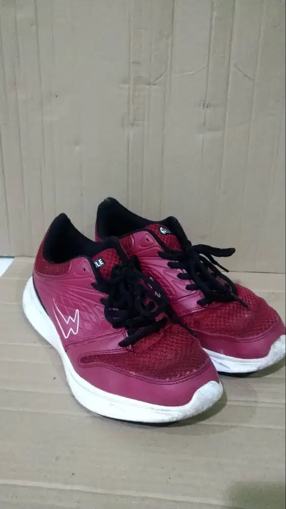 Sepatu Eagle Ukuran 40 Warna Marun