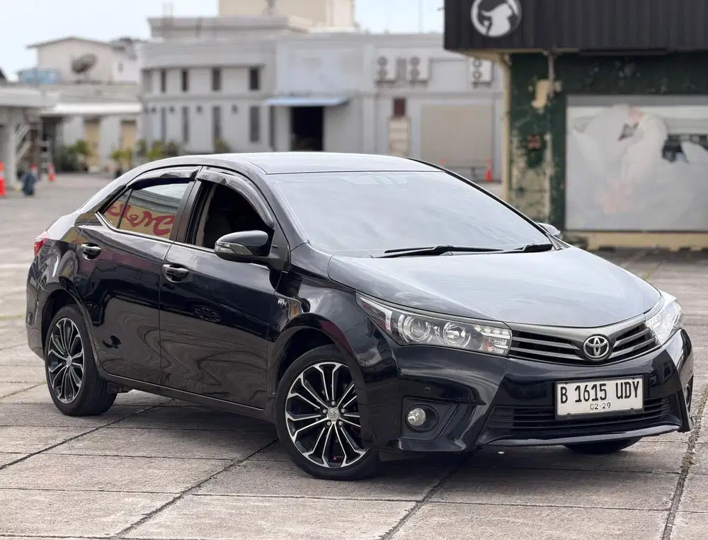 Toyota altis 1.8 V AT 2016