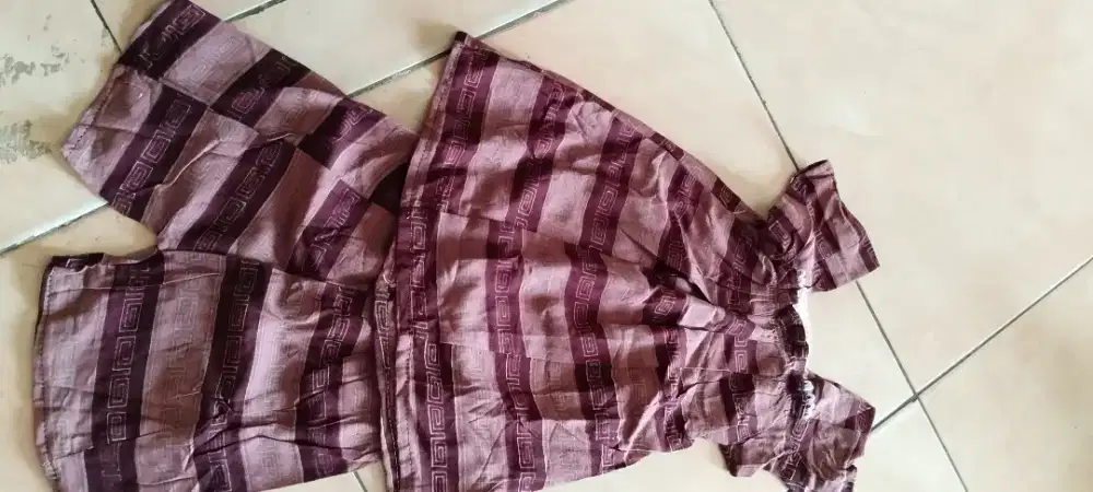 Baju setelan dan dress anak.