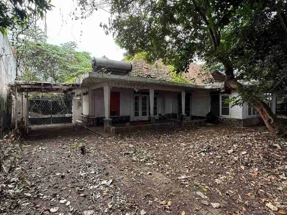 FOR SALE SELONG RUMAH LAMA TIDAK LAYAK HITUNG TANAH KEBAYORAN BARU AREA SENOPATI BENTUK TANAH KOTAK HADAP SELATAN