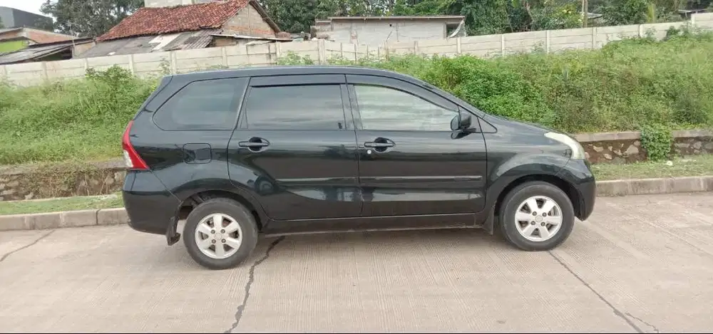 Daihatsu Xenia 1.3 Tipe X MT Hitam Tahun 2015