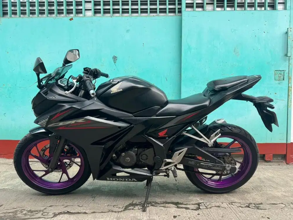 Honda CBR 150 thun 2018 pajak hidup mesin halus jozz siap gas gan.