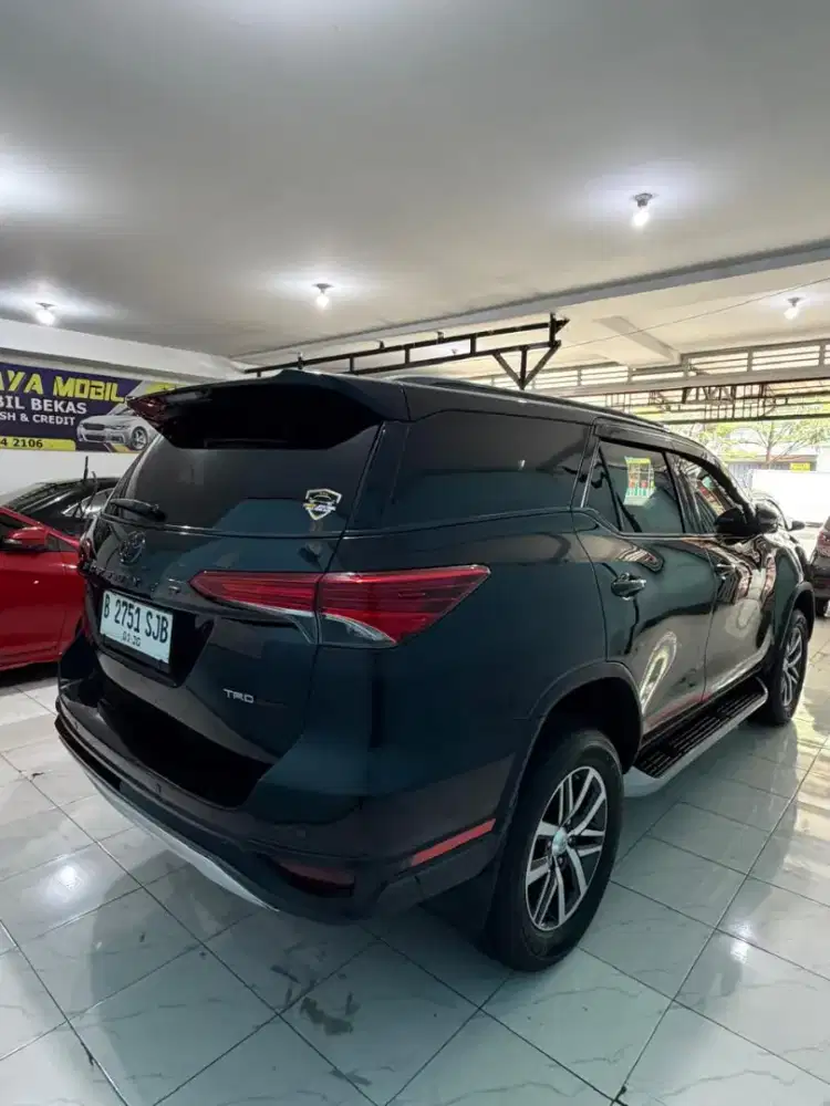 Toyota Hilux DC 4x4 Manual Diesel 2022 Siap Pakai