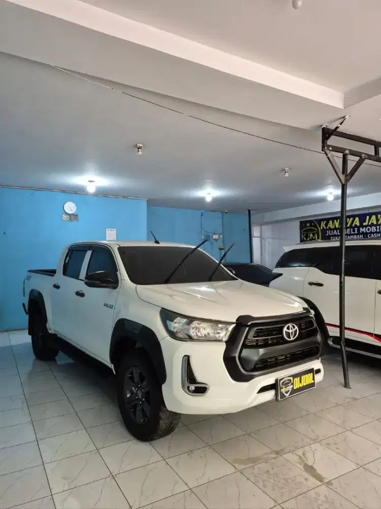 Toyota Hilux DC 4x4 Manual Diesel 2022 Siap Pakai