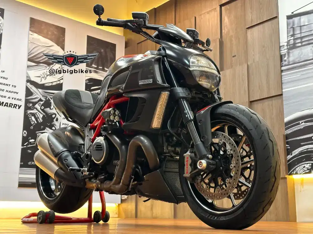 Ducati Diavel Red Carbon 2011