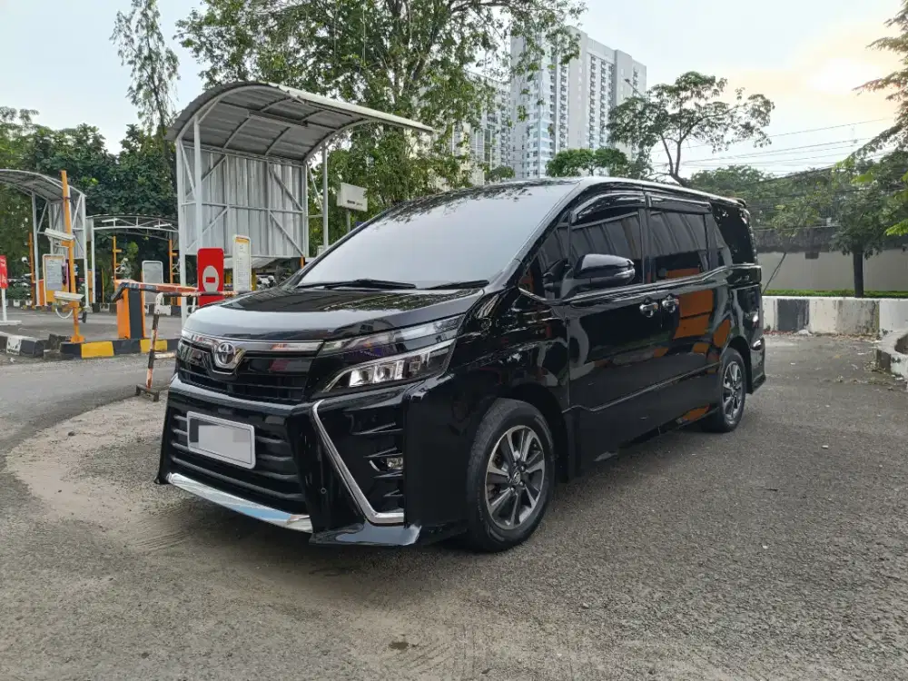 Toyota Voxy 2.0 AT 2018 Hitam