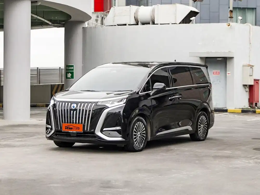 Denza D9 EV AT 2025 Hitam