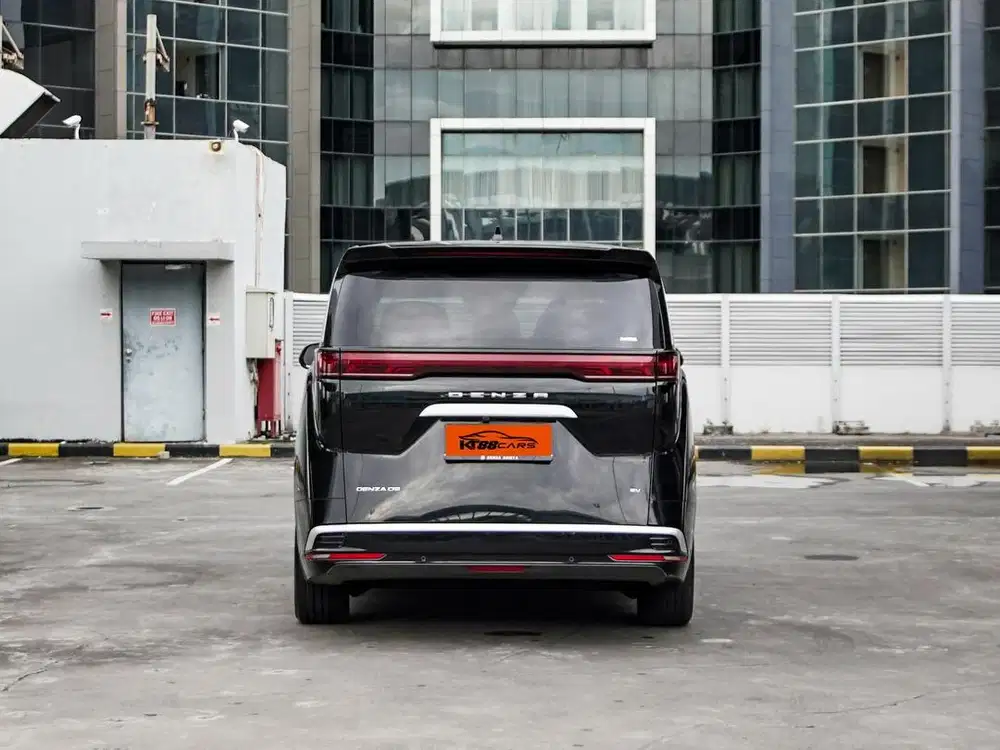 Denza D9 EV AT 2025 Hitam