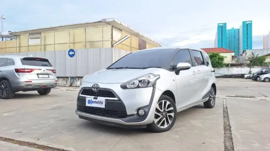 DP MURAH - Toyota Sienta 1.5 V Bensin-AT 2016 Silver