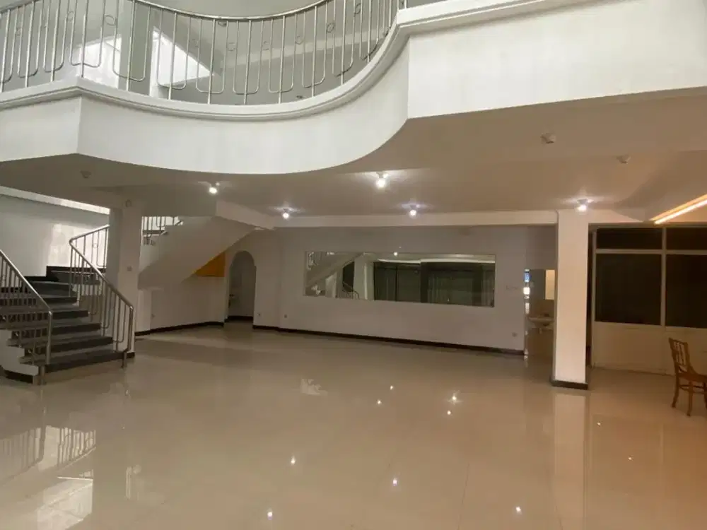 Ruang Usaha dan Gedung Bagus Strategis dekat Mall Paskal 23 Bandung Cocok Untuk Usaha/Kantor