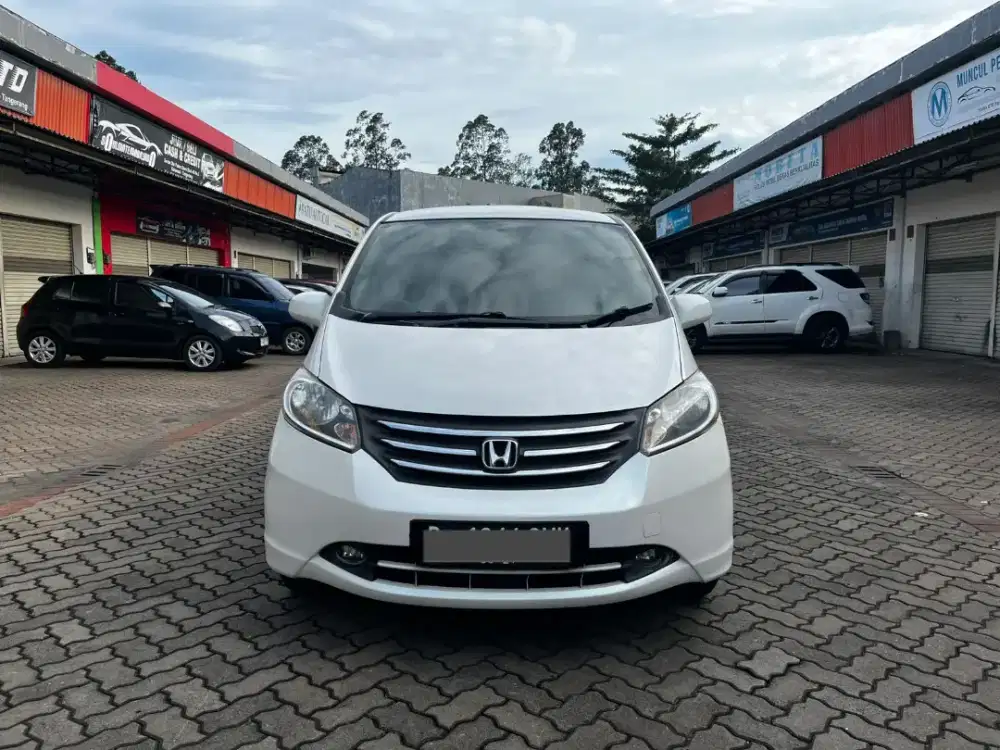 HONDA FREED PSD AT 2010 WHITE EDITION