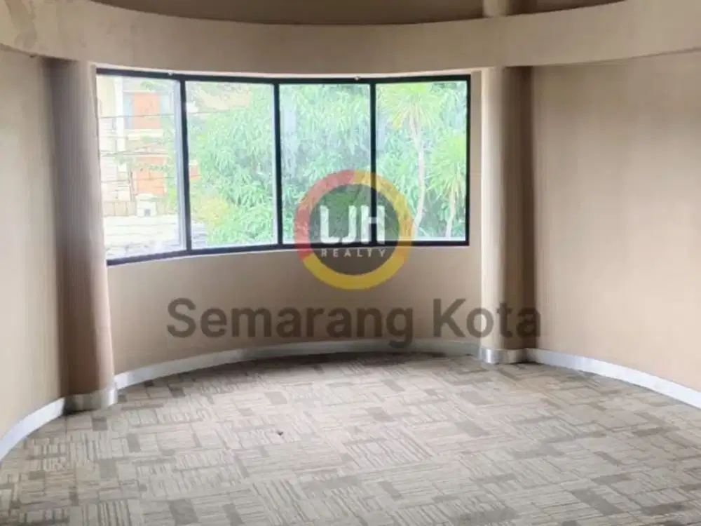 Bangunan kantor di jalan Gajahmada