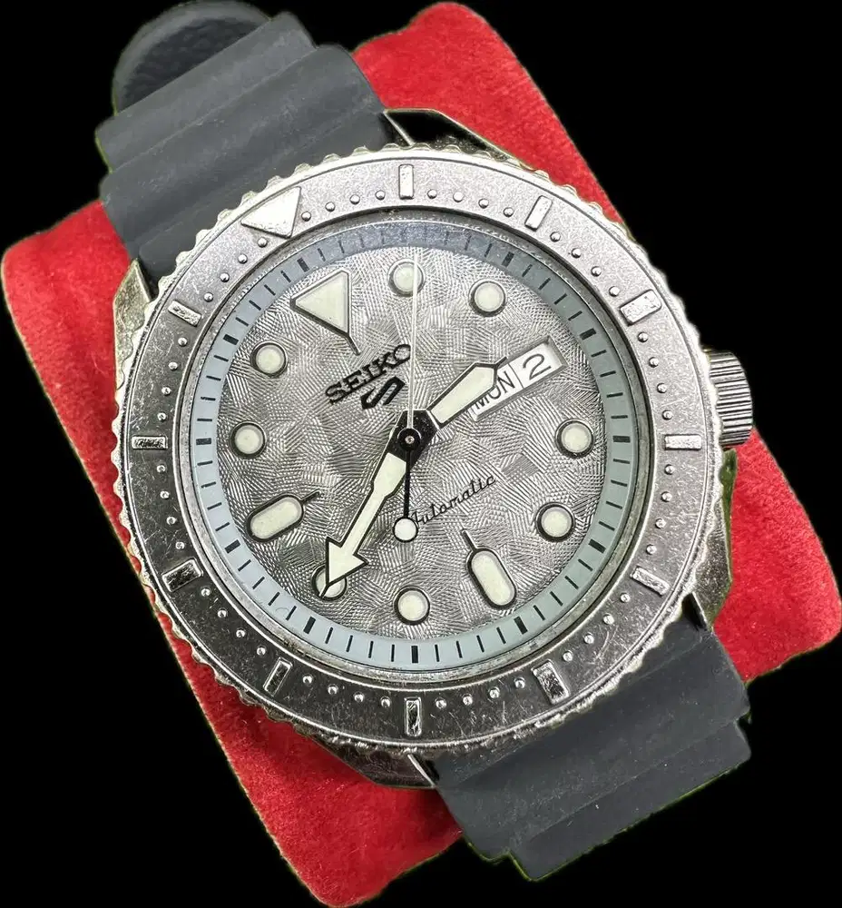Seiko 5 Sports Grey Dial Original