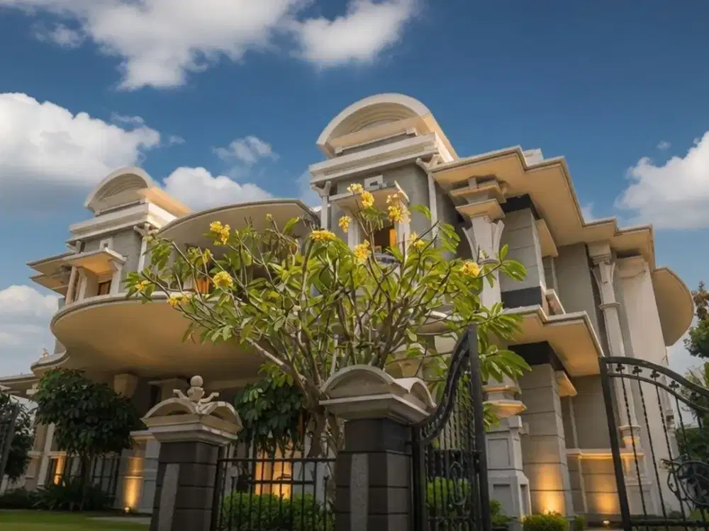 Dijual Rumah Mewah Graha Family di Kawasan Elit Surabaya Barat