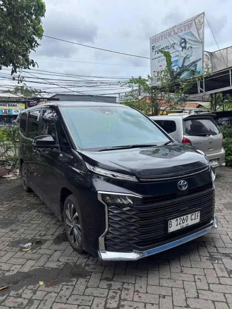 TOYOTA VOXY 2023 METIK ISTIMEWA
