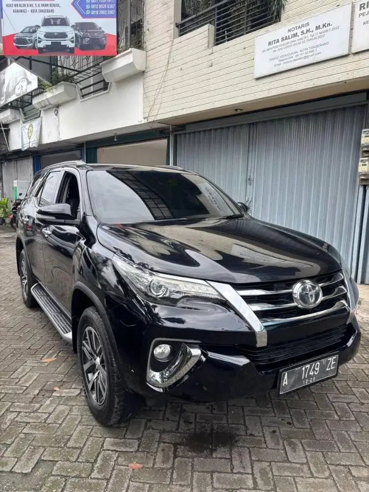 TOYOTA FORTUNER 2016 VRZ PLAT A HITAM 4×2 SOLAR