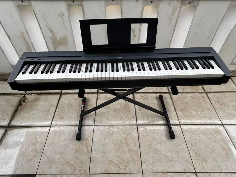PIANO P45 SECOND LIKE NEW