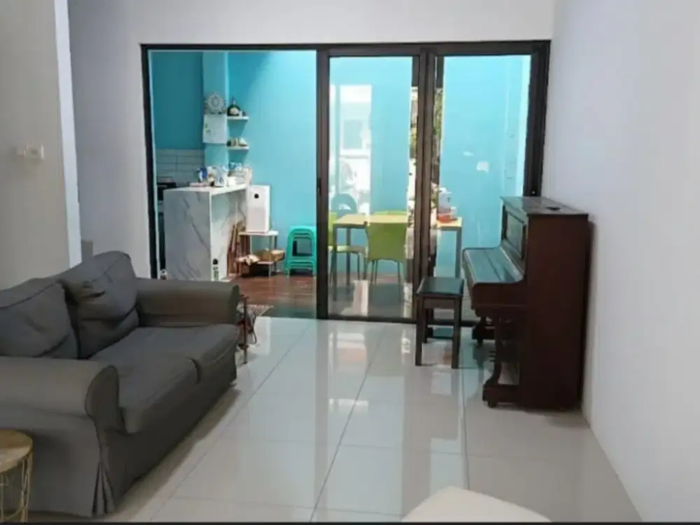 rumah 3 lantai estetik di Wisteria Cakung Jaktim