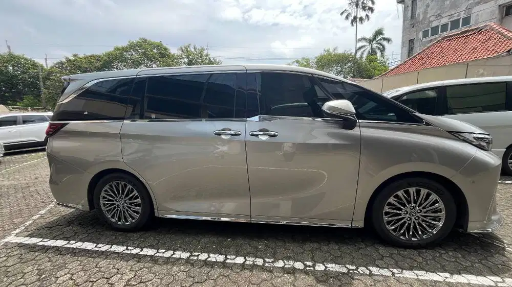 2025 Lexus LM350 4 Seater MPV