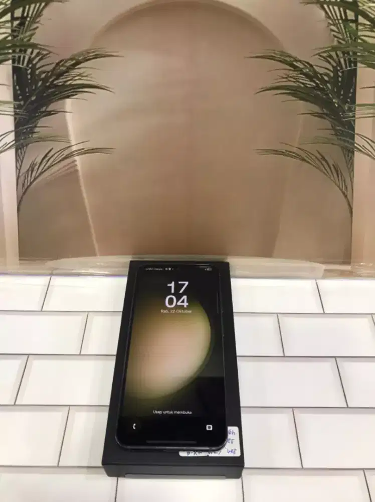 Di jual HP SAMSUNG GALAXY S23 warna Grey RAM 8GB ROM 256GB