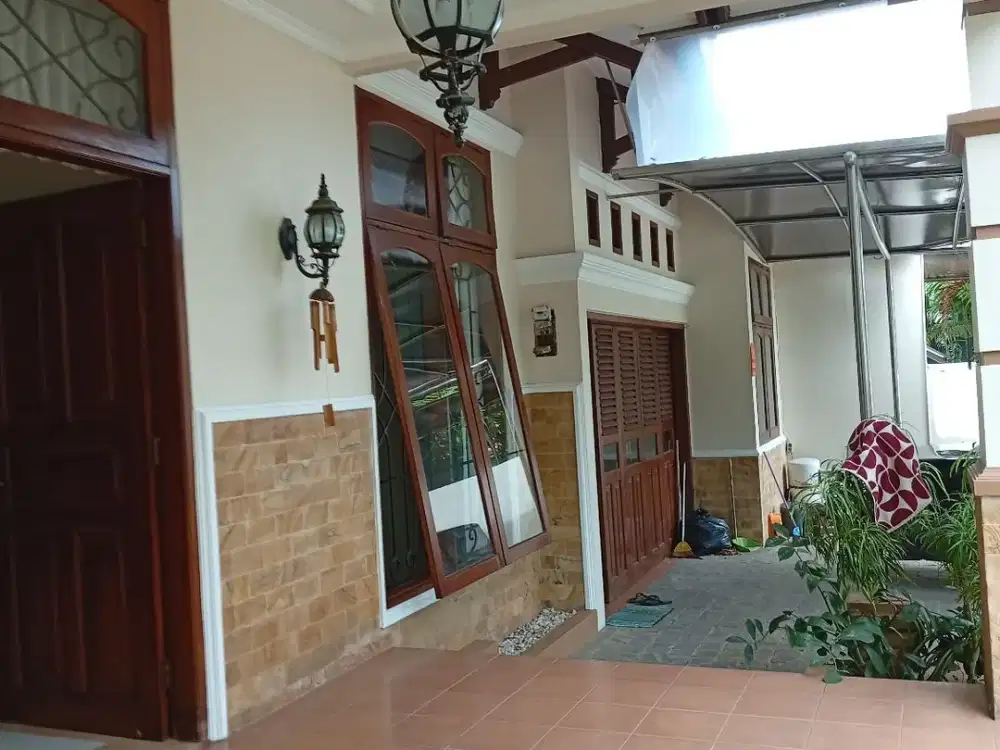 Rumah Komplek Cipete dekat ke Kemang ,LT, 377 m2 /Lb 220 , 200 jt / thn