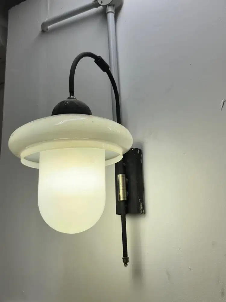 Dudukan lampu hias