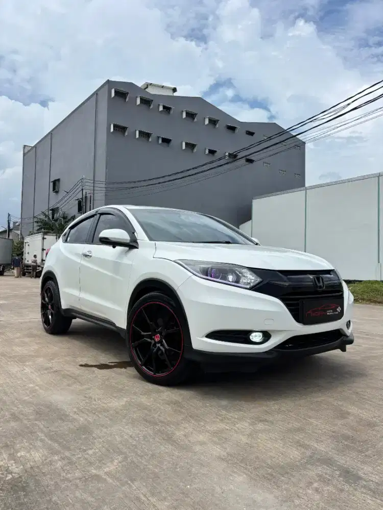 Honda HR-V E CVT 2017 putih  bekas murah