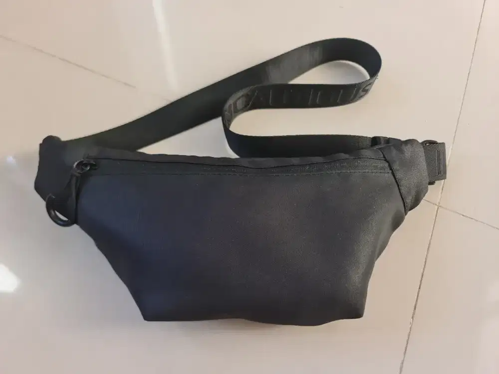 Tas Pria Waist Bag Zara Black

Kondisi bekas
Masih bagus layak pakai