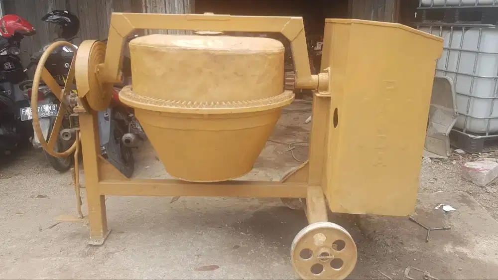 Jual Mesin Molen Beton Pengaduk Semen Merk Panda Kondisi Mulus