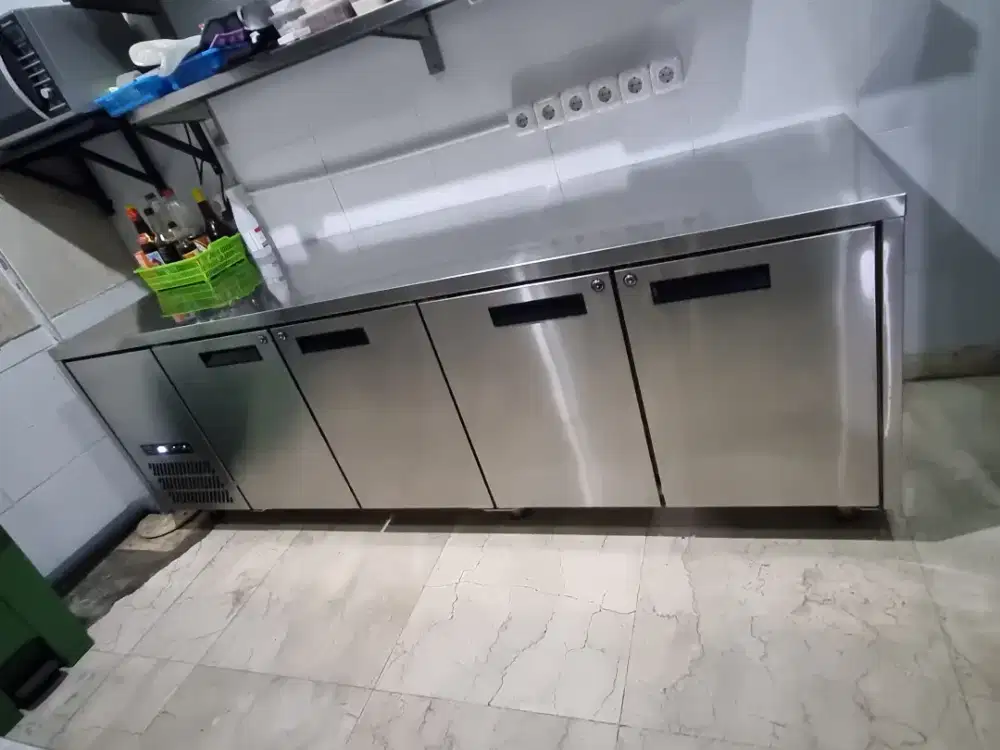 Gea undercounter chiller 4 pintu 590 Liter