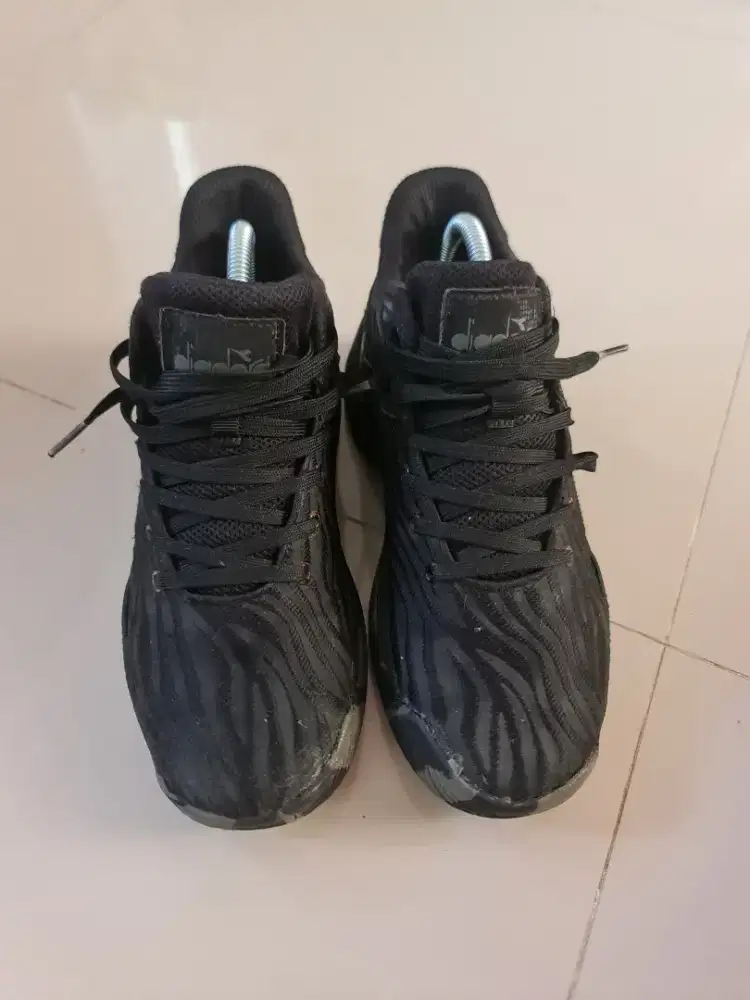 Sepatu Anak Pria Diadora High Hitam Black

Kondisi bekas / second