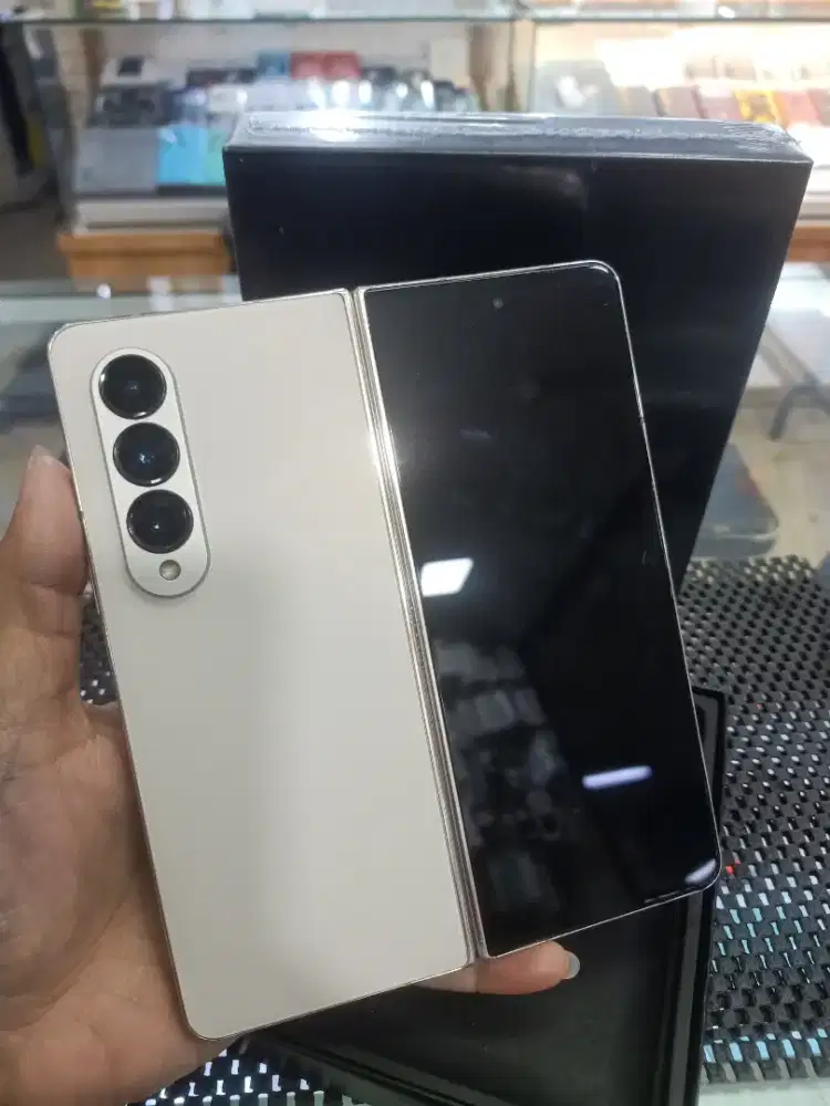 Second Samsung Galaxy Z Fold 4 12/256GB Beige Ex Garansi Resmi Sein