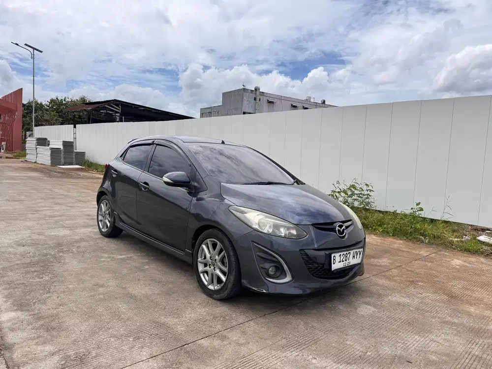 Mazda 2 HB RZ AT 2013 Bensin
