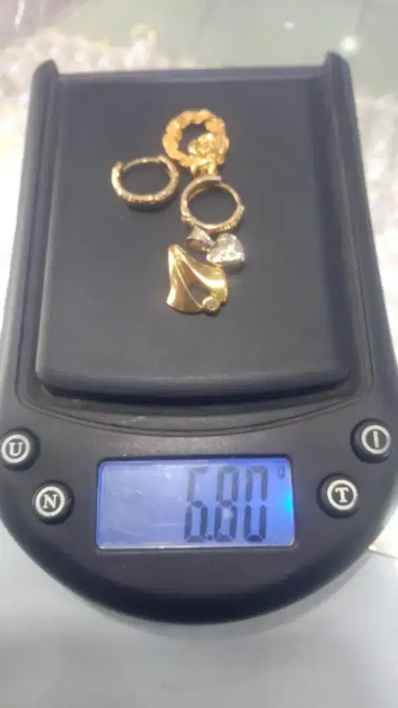 SILAHKAN YG MAU JUAL EMAS, KITA TAMPUNG HARGA TINGGI KAK