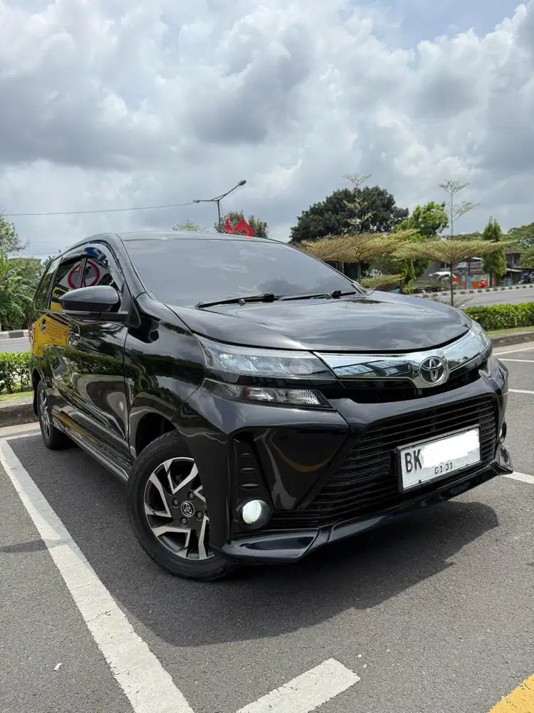 Toyota avanza veloz 2019 1.5 matic hitam.
