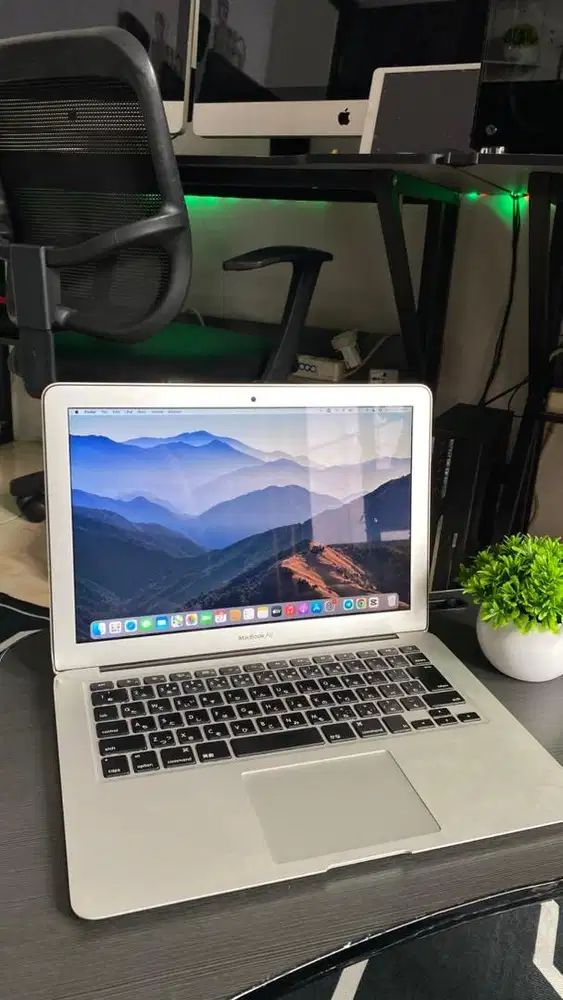 MACBOOK AIR 13 INCH EARLY 2014 LIKE NEW