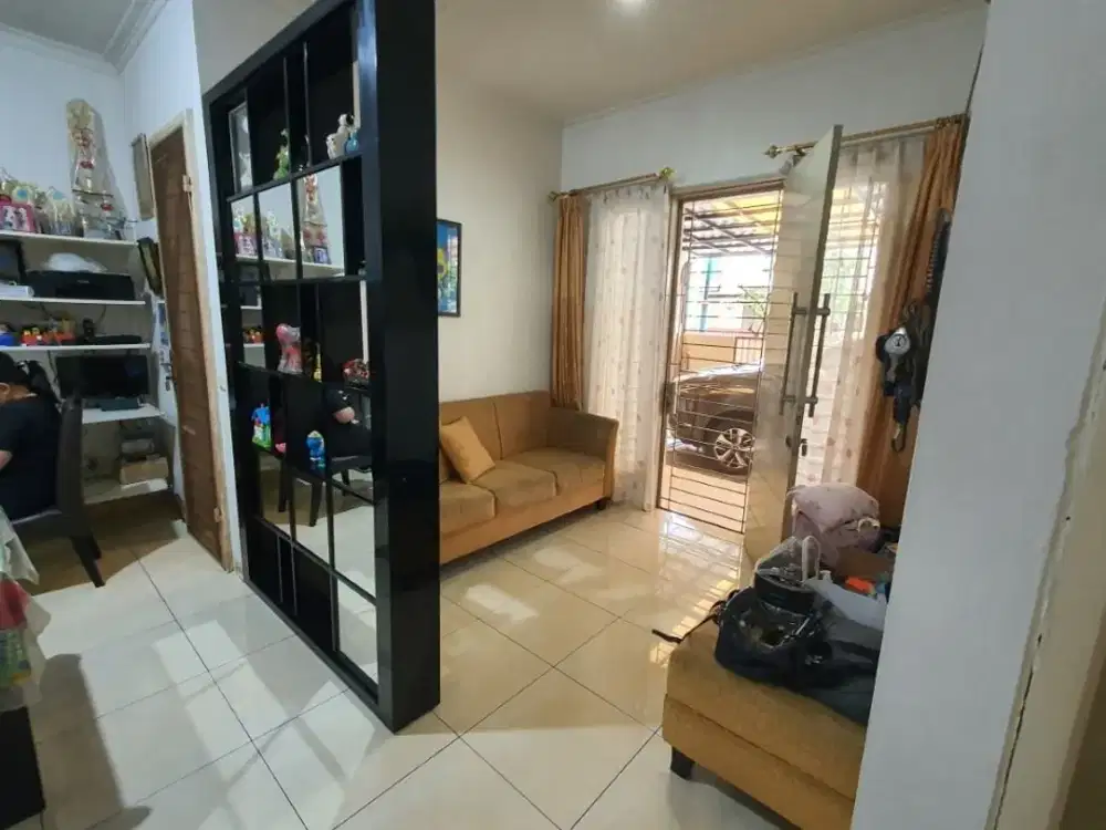 Rumah 2 Lantai di Permata Puri Media – SHM | Carport 2 Mobil