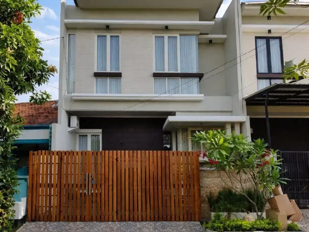 Rumah Rungkut Asri Barat  Minimalis • Siap Huni • Carport 2 • Row 2.5 Mobil