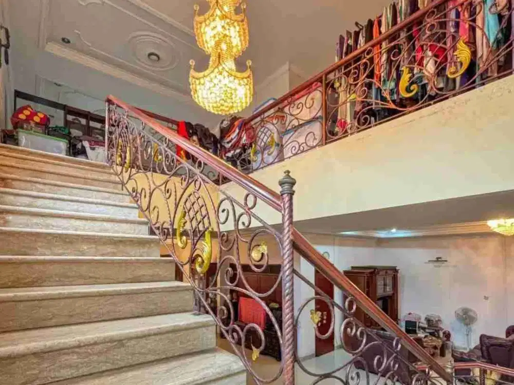 Dijual Rumah SHM Semi Furnished 2 Lantai di Terogong Jakarta Selatan