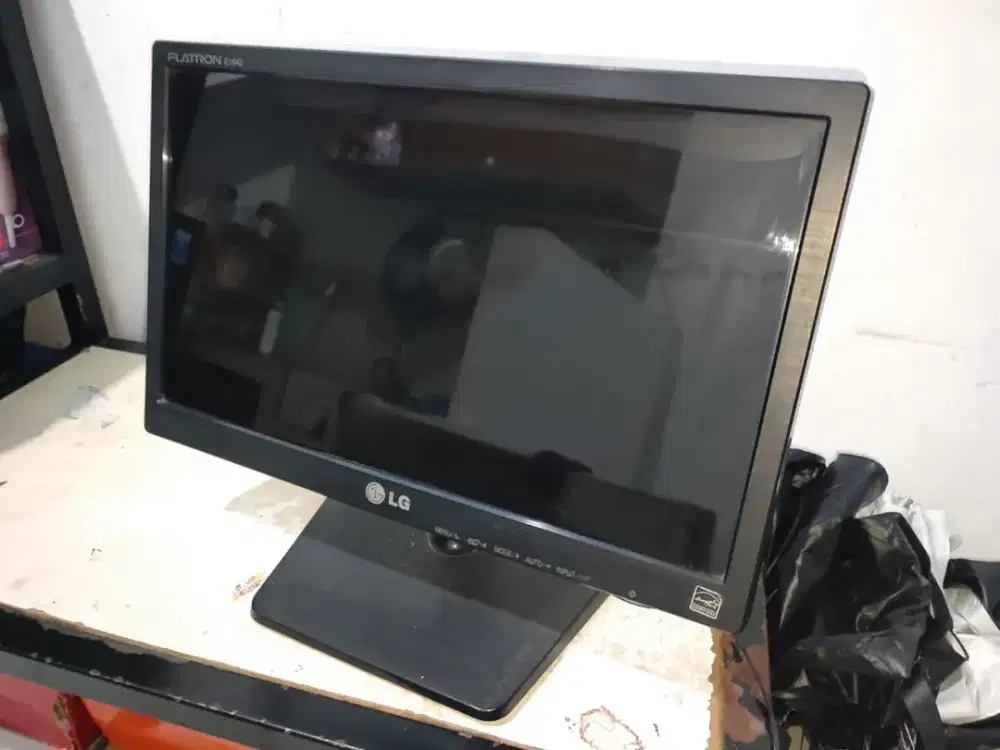 Monitor LG LED 19 INCHI WIDE SCREEN MUL350S NORMAL