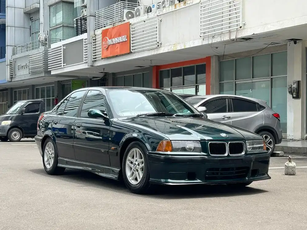 Bmw 323i MT 1996 Boston Green. Tinggal Gaskeun