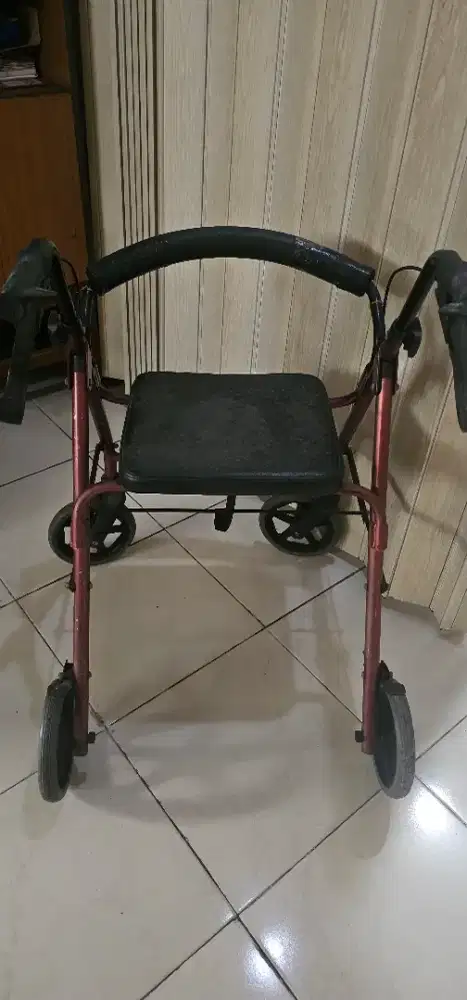 ALAT BANTU JALAN - ROLLATOR