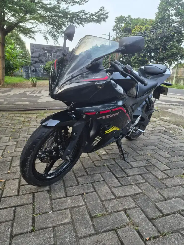Dijual Yamaha R15 V2 tahun 2015 surat lengkap
